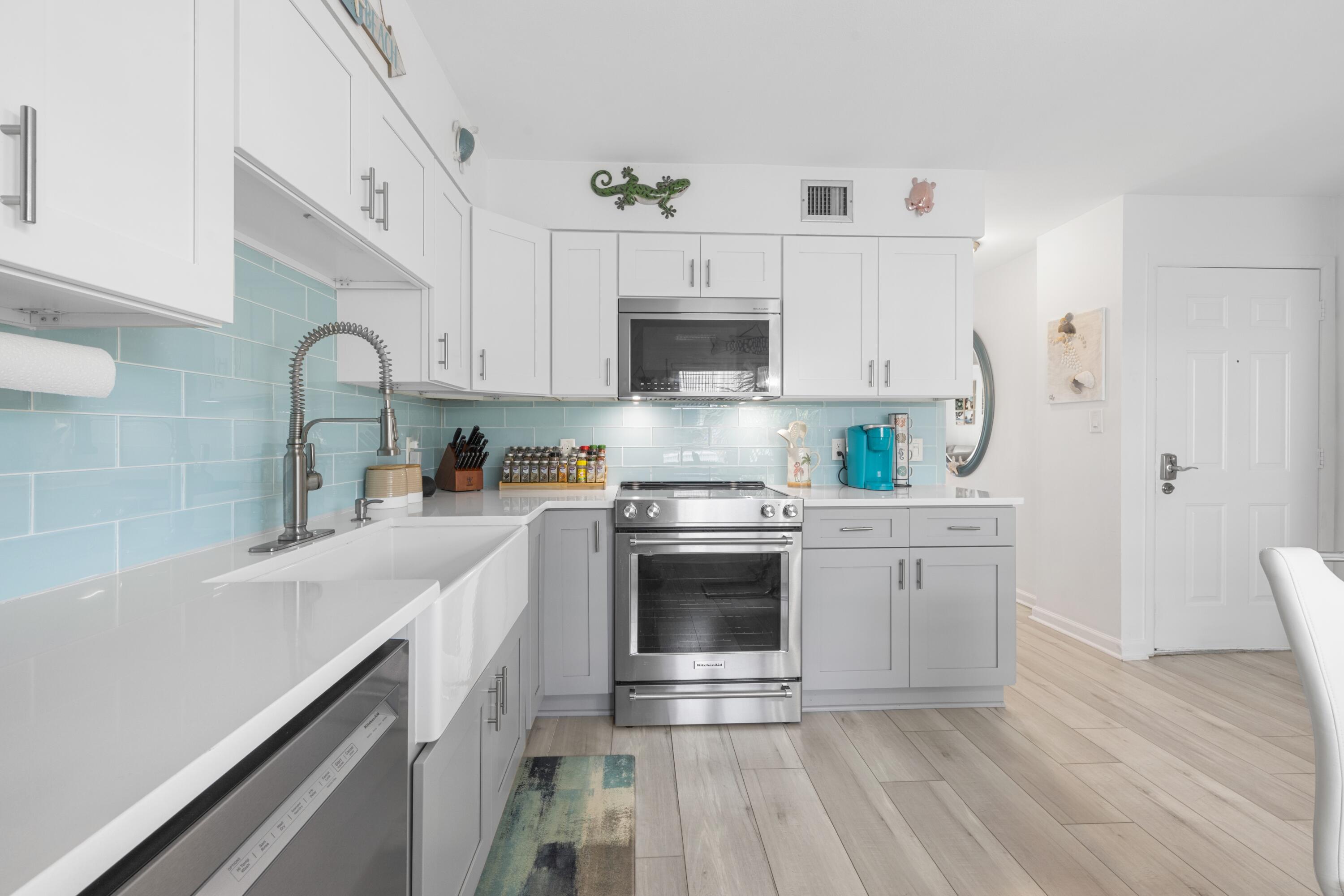 8522 Gulf Boulevard, Unit 3 Navarre, FL 32566 - Photo 8 of 53 602A9205