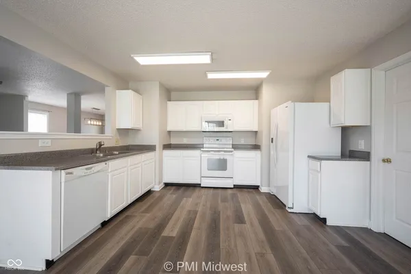 $2,000 | 859 Runnymede Drive, Greenfield, IN 46140