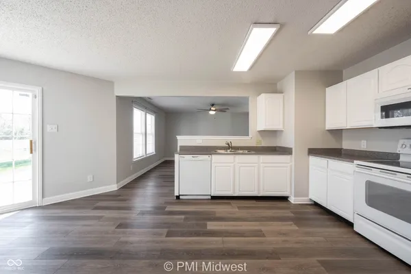 $2,000 | 859 Runnymede Drive, Greenfield, IN 46140