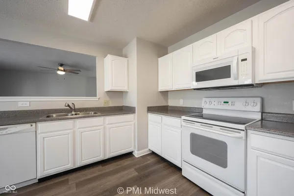 $2,000 | 859 Runnymede Drive, Greenfield, IN 46140