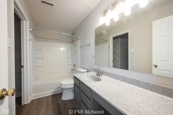 $2,000 | 859 Runnymede Drive, Greenfield, IN 46140