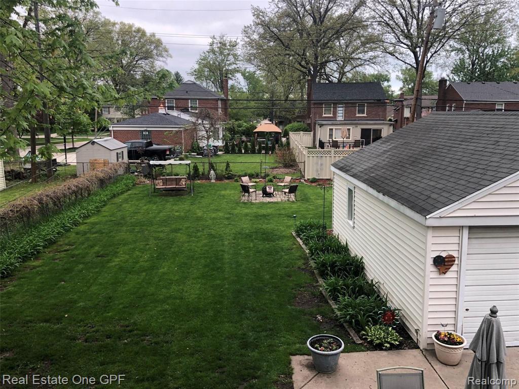 1876 Broadstone Road Grosse Pointe Woods, MI 48236 - Photo 23 of 53