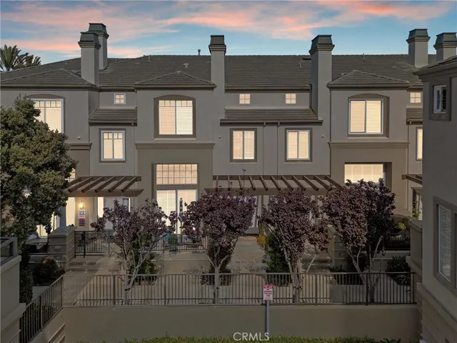 $1,324,000 | 19271 Surfwave Drive, Huntington Beach, CA 92648