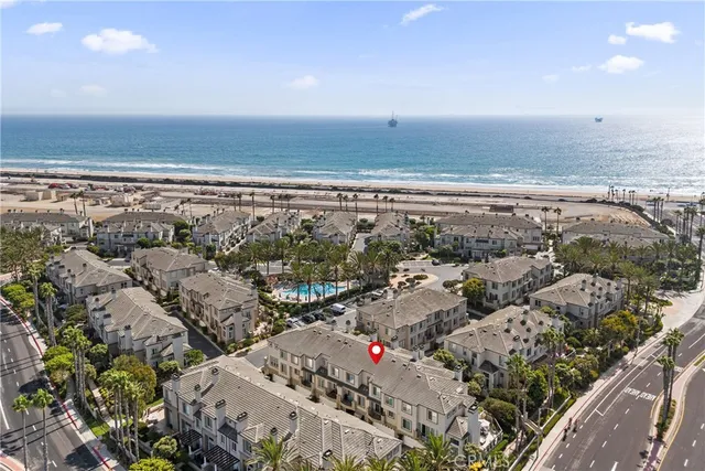 $1,324,000 | 19271 Surfwave Drive, Huntington Beach, CA 92648