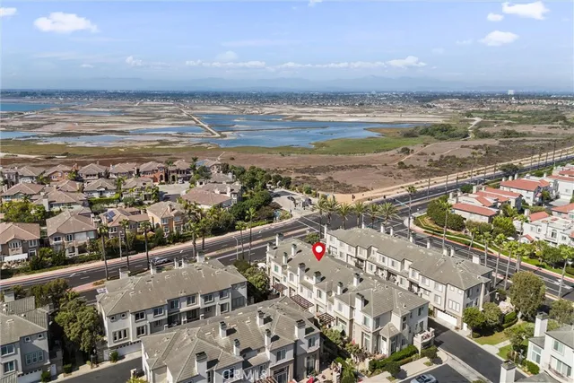 $1,324,000 | 19271 Surfwave Drive, Huntington Beach, CA 92648