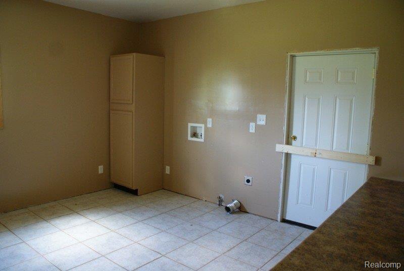 370 Columbiaville Road Columbiaville, MI 48421 - Photo 6 of 16 DSC01060.JPG