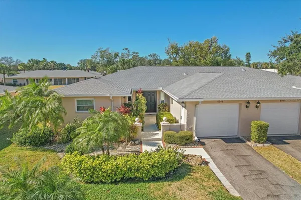 $295,000 | 6948 West Country Club Drive North, Unit V81, Sarasota, FL 34243