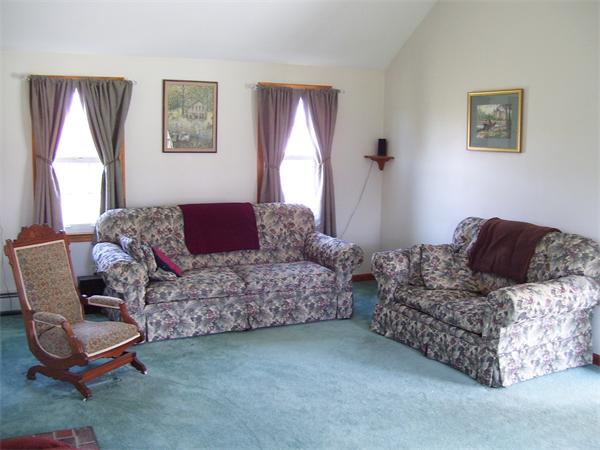 56 Clover Hill Road Northbridge, MA 01588 - Photo 4 of 22 Gallery Image 4