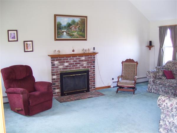 56 Clover Hill Road Northbridge, MA 01588 - Photo 5 of 22 Gallery Image 5