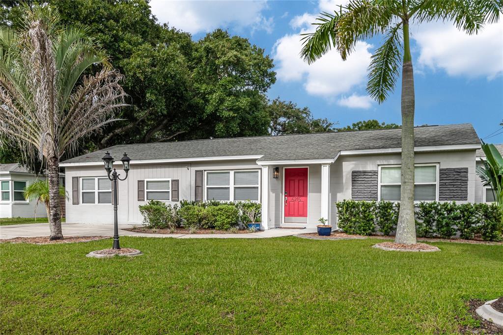 6215 South Kelly Road Tampa, FL 33611 - Photo 1 of 1