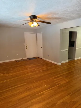 $2,400 | 4 Brook Road, Unit 8, Salem, NH 03079