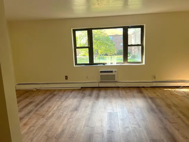 $2,400 | 4 Brook Road, Unit 5, Salem, NH 03079