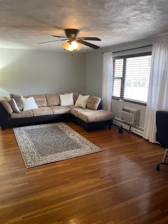 $2,400 | 4 Brook Road, Unit 8, Salem, NH 03079