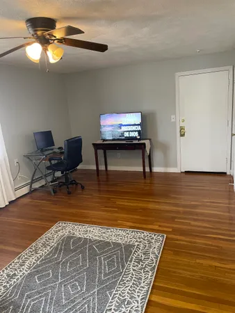 $2,400 | 4 Brook Road, Unit 8, Salem, NH 03079