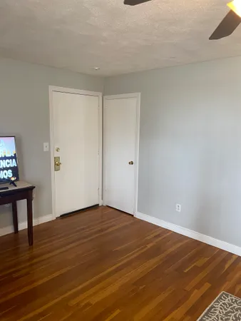 $2,400 | 4 Brook Road, Unit 8, Salem, NH 03079