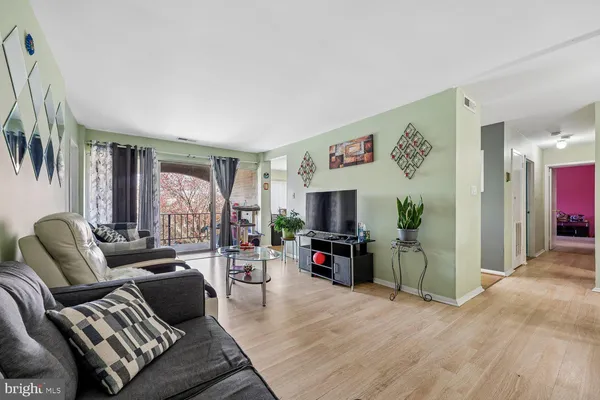 $250,000 | 452 Girard Street, Unit 356, Gaithersburg, MD 20877