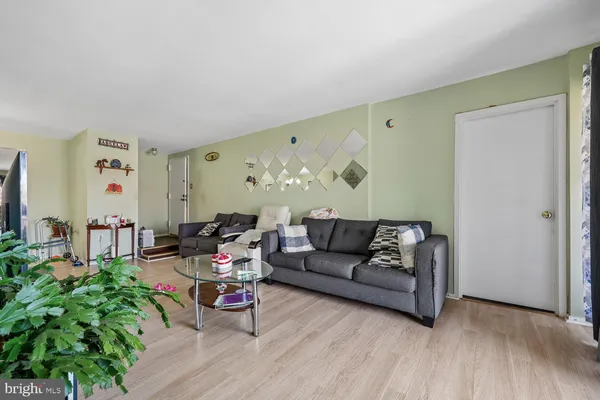 $250,000 | 452 Girard Street, Unit 356, Gaithersburg, MD 20877