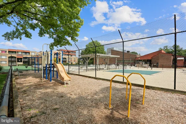 $250,000 | 452 Girard Street, Unit 356, Gaithersburg, MD 20877