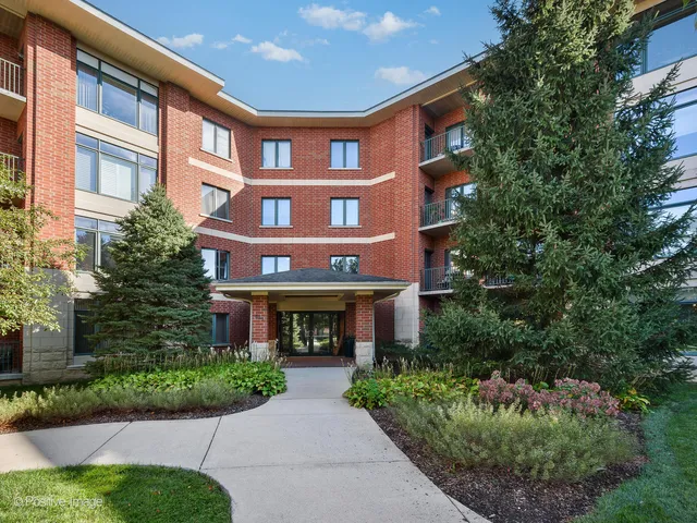 $329,900 | 855 East 22nd Street, Unit 217, Lombard, IL 60148
