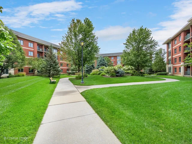 $329,900 | 855 East 22nd Street, Unit 217, Lombard, IL 60148