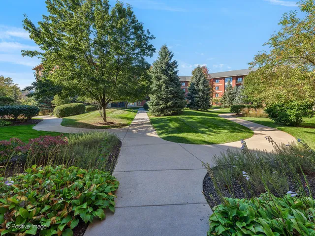 $329,900 | 855 East 22nd Street, Unit 217, Lombard, IL 60148