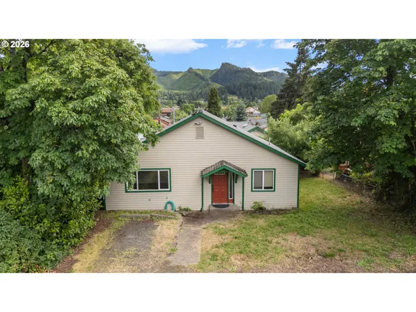 $299,000 | 240 East 4th Avenue, Sutherlin, OR 97479