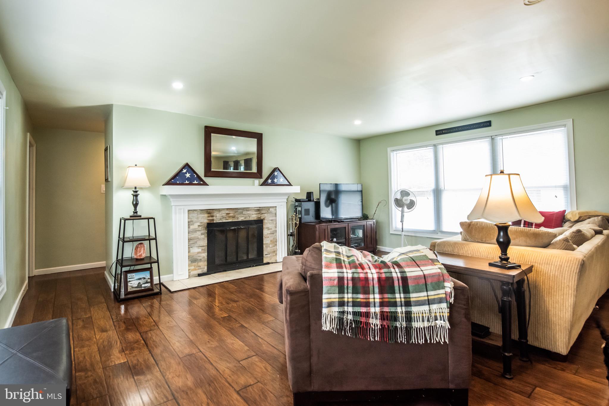 321 Warren Road Hatboro, PA 19040 - Photo 14 of 48 Living Room
