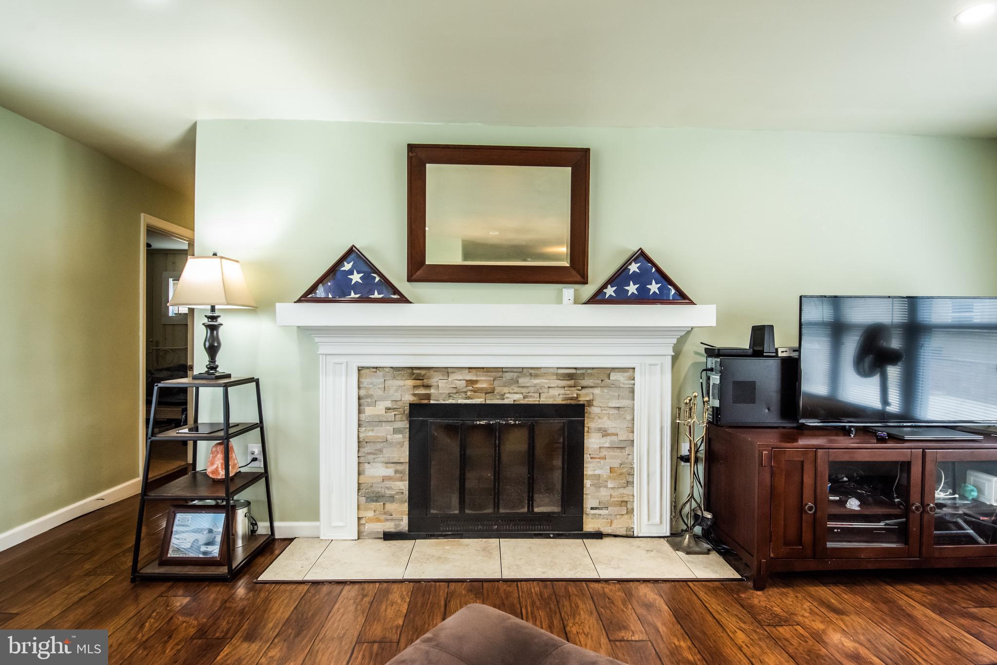 321 Warren Road Hatboro, PA 19040 - Photo 19 of 48 Living Room