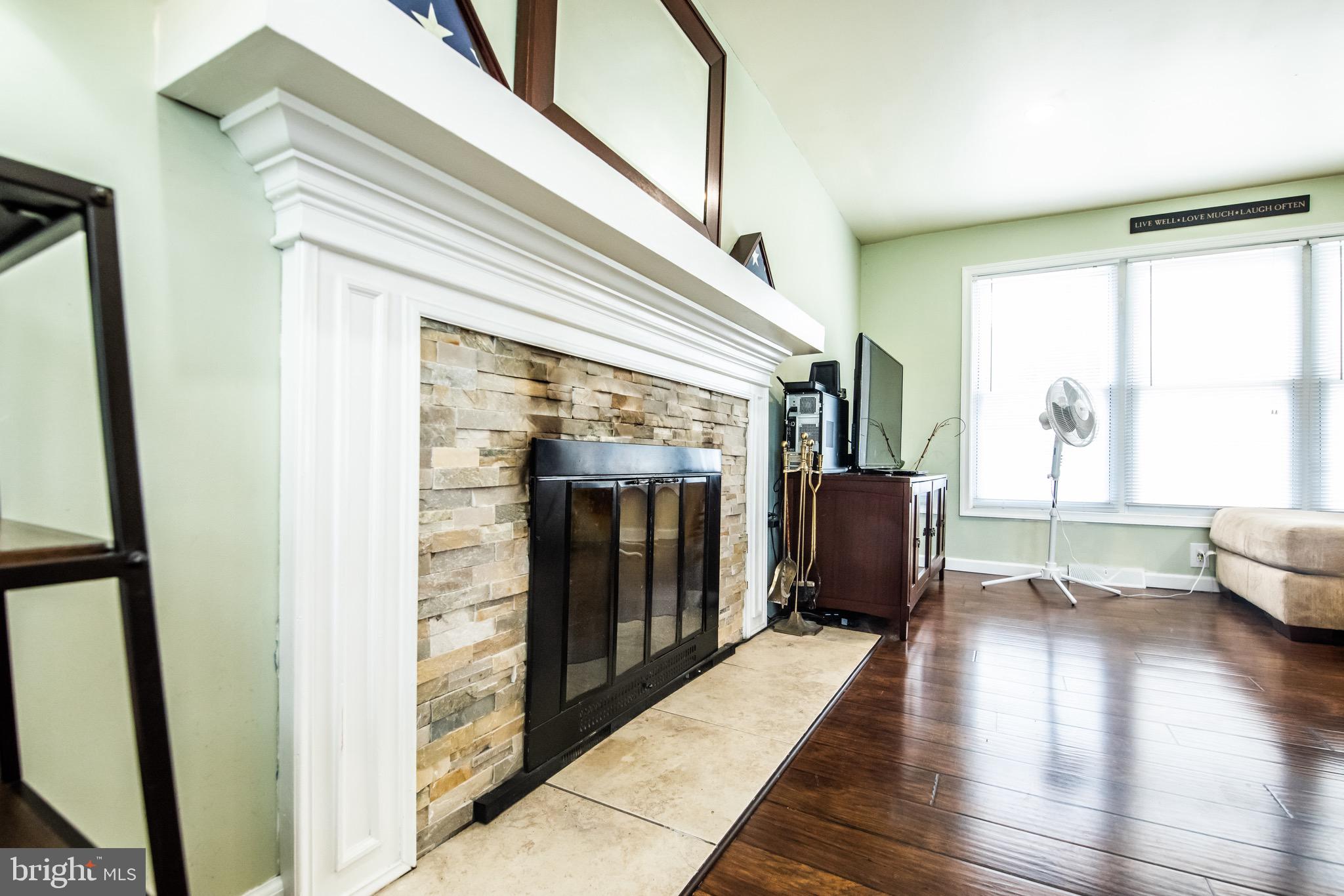 321 Warren Road Hatboro, PA 19040 - Photo 20 of 48 Living Room