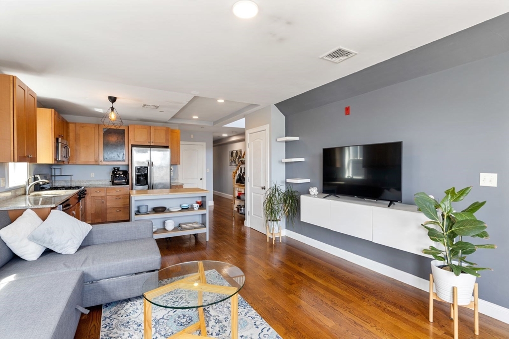 113 Pleasant Street, Unit 6 Boston, MA 02125 - Photo 6 of 22