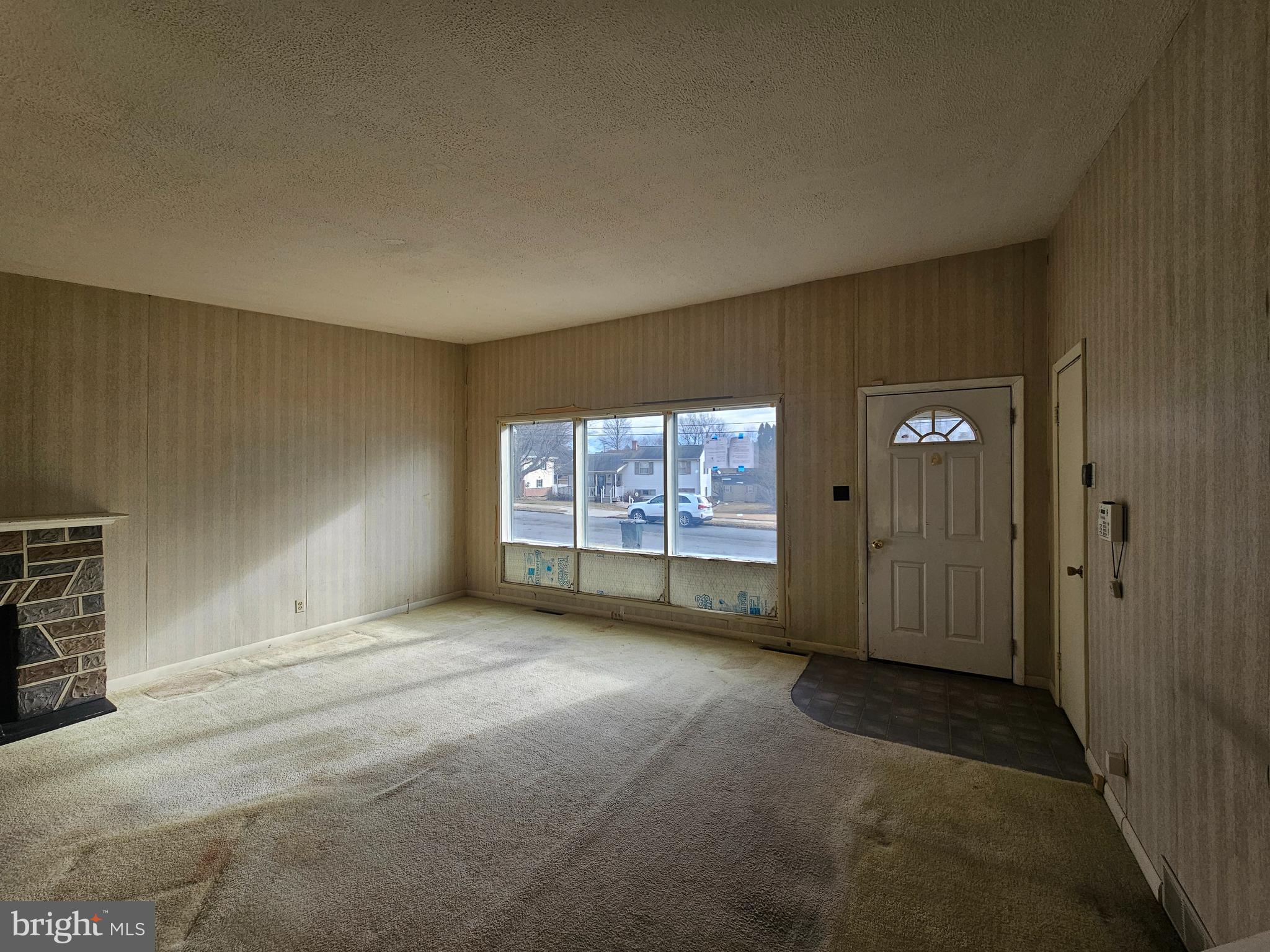 407 East Elm Street Lebanon, PA 17042 - Photo 2 of 16 an empty room with windows