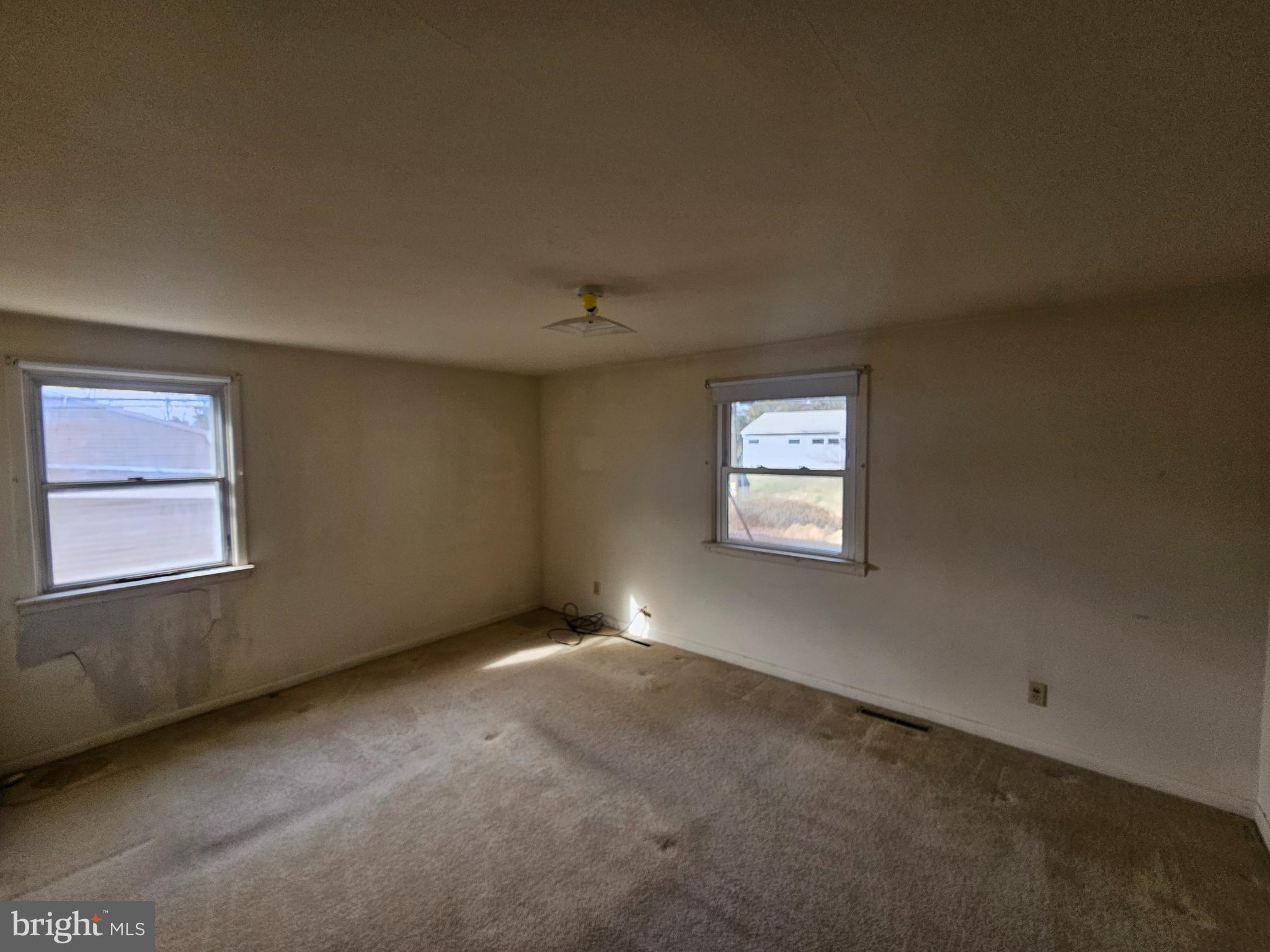407 East Elm Street Lebanon, PA 17042 - Photo 7 of 16 an empty room with a window