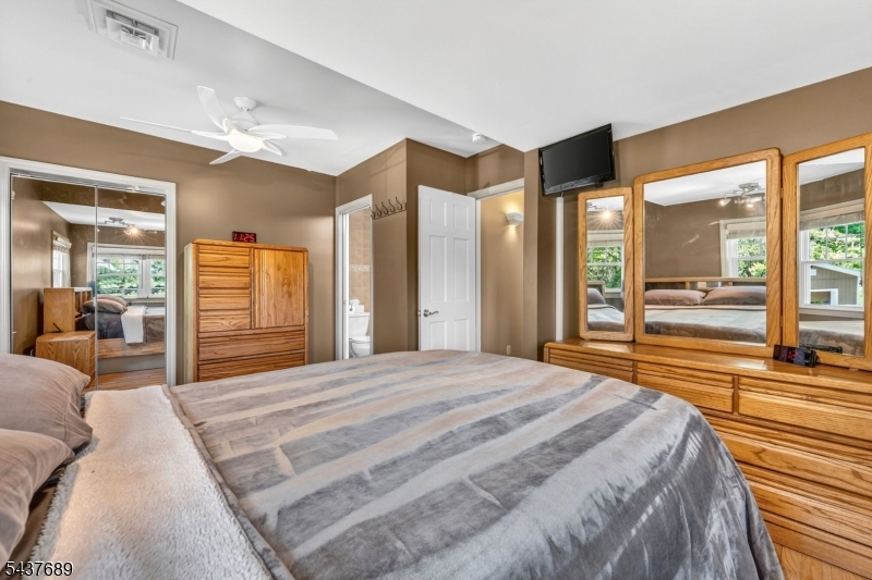 1813 Washington Valley Road Bridgewater, NJ 08836 - Photo 20 of 45