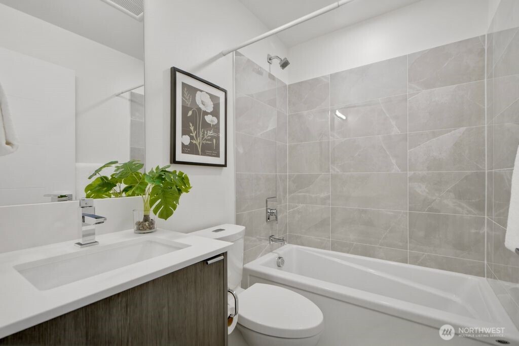 8553 Midvale Avenue North, Unit C Seattle, WA 98103 - Photo 11 of 21
