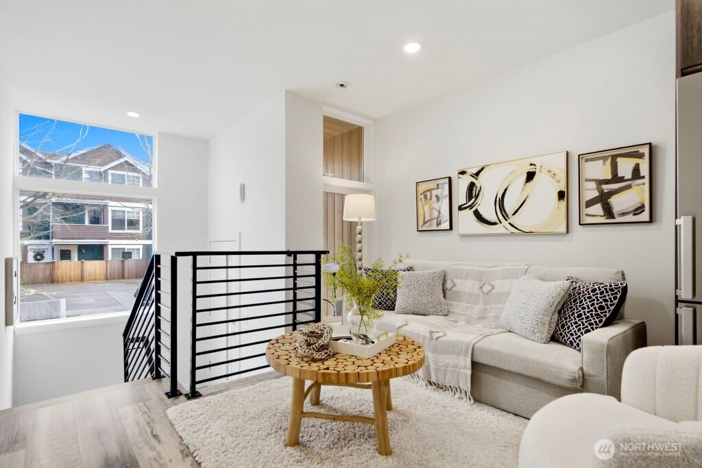 8553 Midvale Avenue North, Unit C Seattle, WA 98103 - Photo 4 of 21