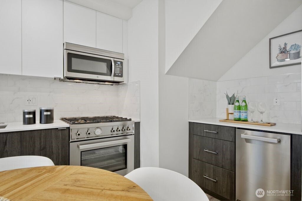 8553 Midvale Avenue North, Unit C Seattle, WA 98103 - Photo 8 of 21