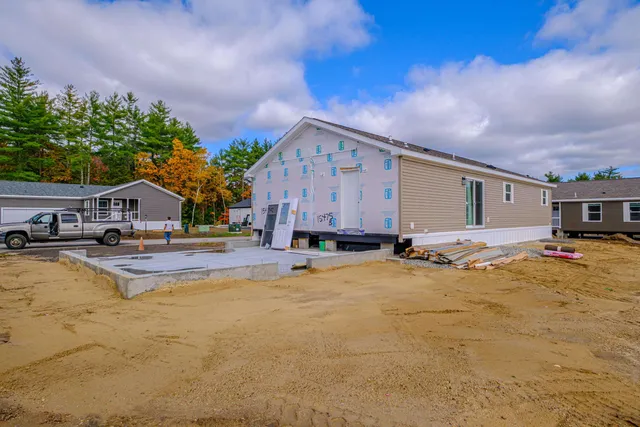 $399,900 | 72 Diamondback Drive, Rochester, NH 03868