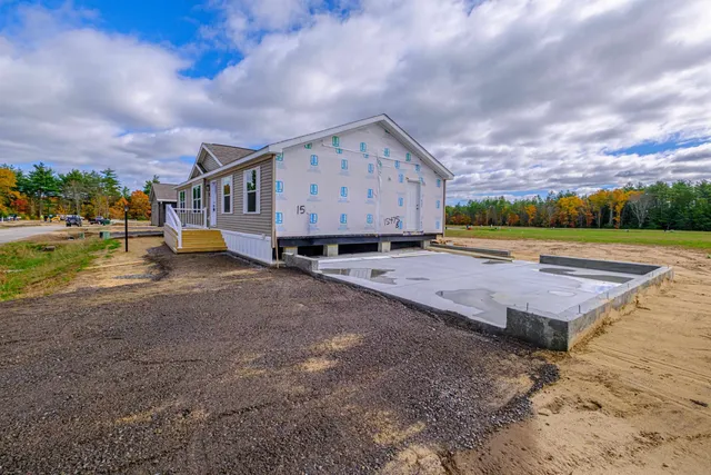 $399,900 | 72 Diamondback Drive, Rochester, NH 03868