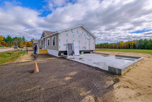 $399,900 | 72 Diamondback Drive, Rochester, NH 03868