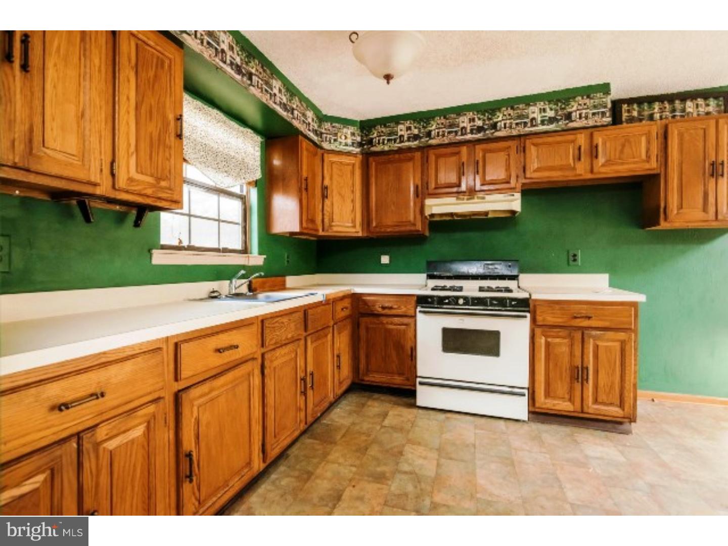240 Cross Keys Road Berlin, NJ 08009 - Photo 2 of 9