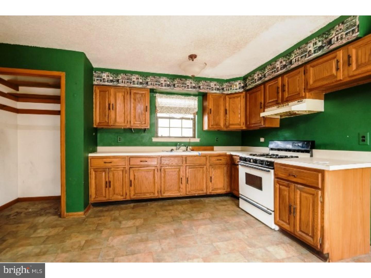 240 Cross Keys Road Berlin, NJ 08009 - Photo 5 of 9