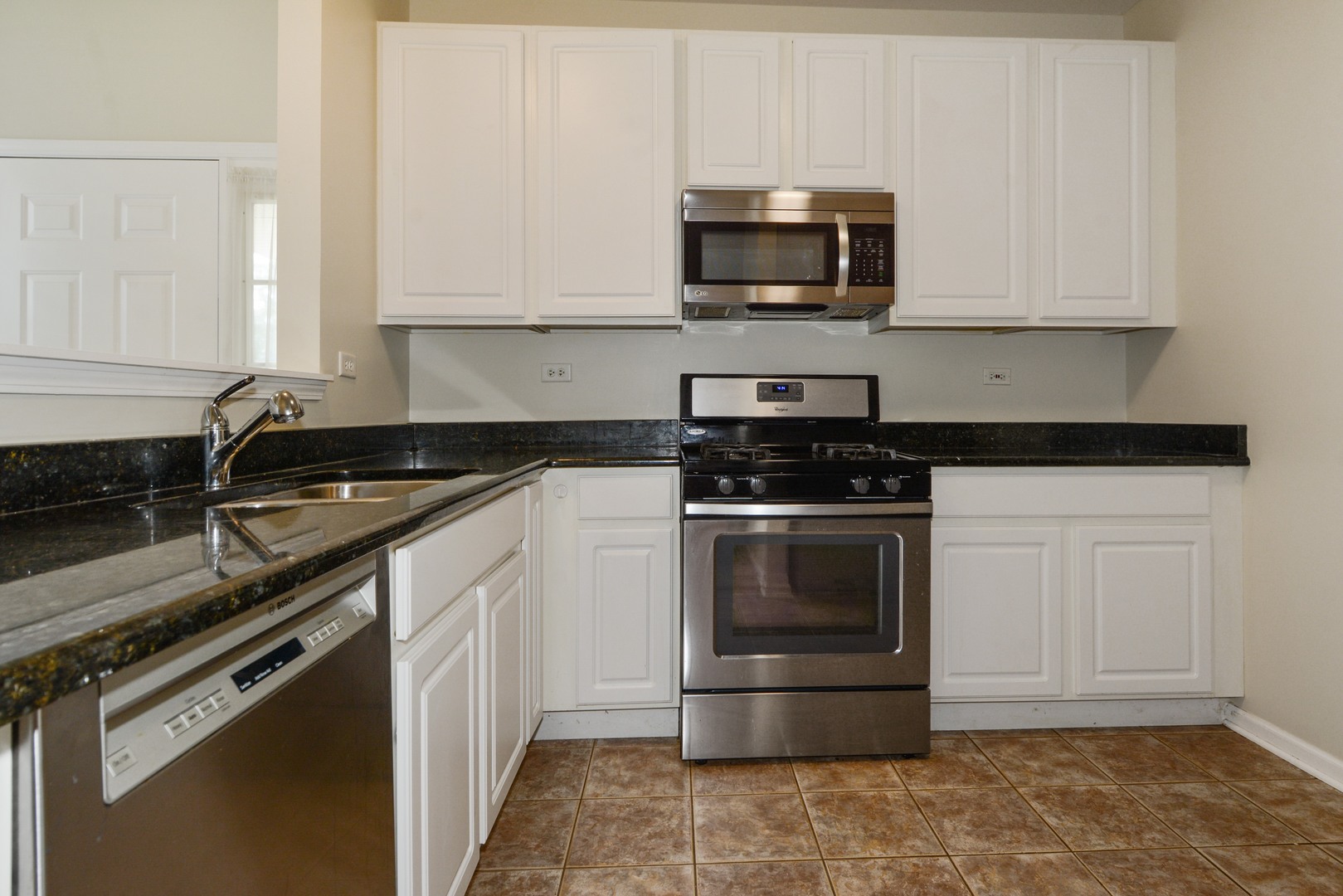 2458 Golf Ridge Circle, Unit 2458 Naperville, IL 60563 - Photo 3 of 9