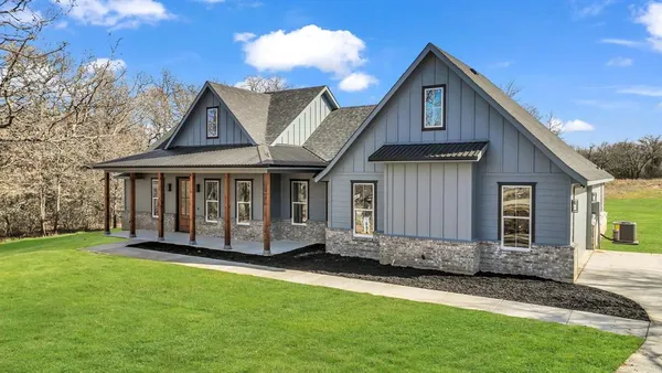 $535,000 | 3 Quarter Loop Trail, Poolville, TX 76487