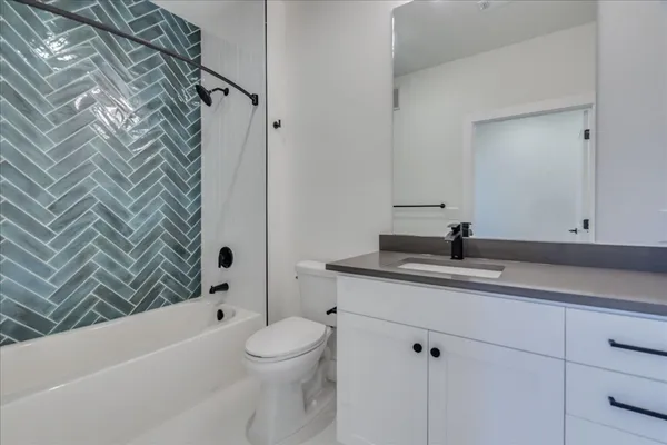 $4,000 | 3000 Duval Street, Unit 303, Austin, TX 78705