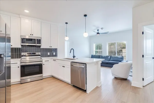 $4,000 | 3000 Duval Street, Unit 303, Austin, TX 78705