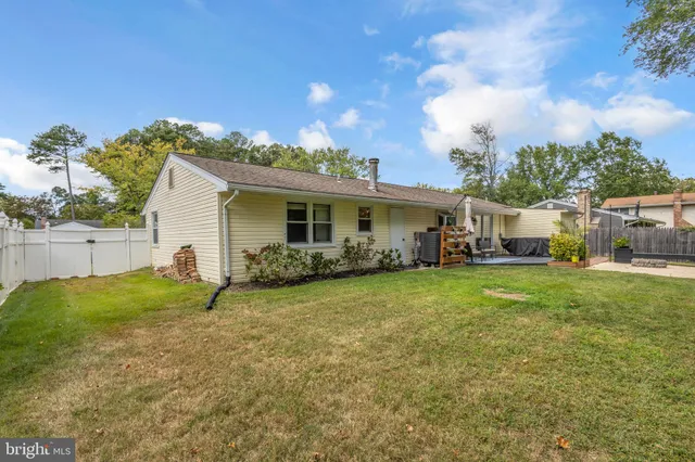 a view of a house with backyard porch and garden