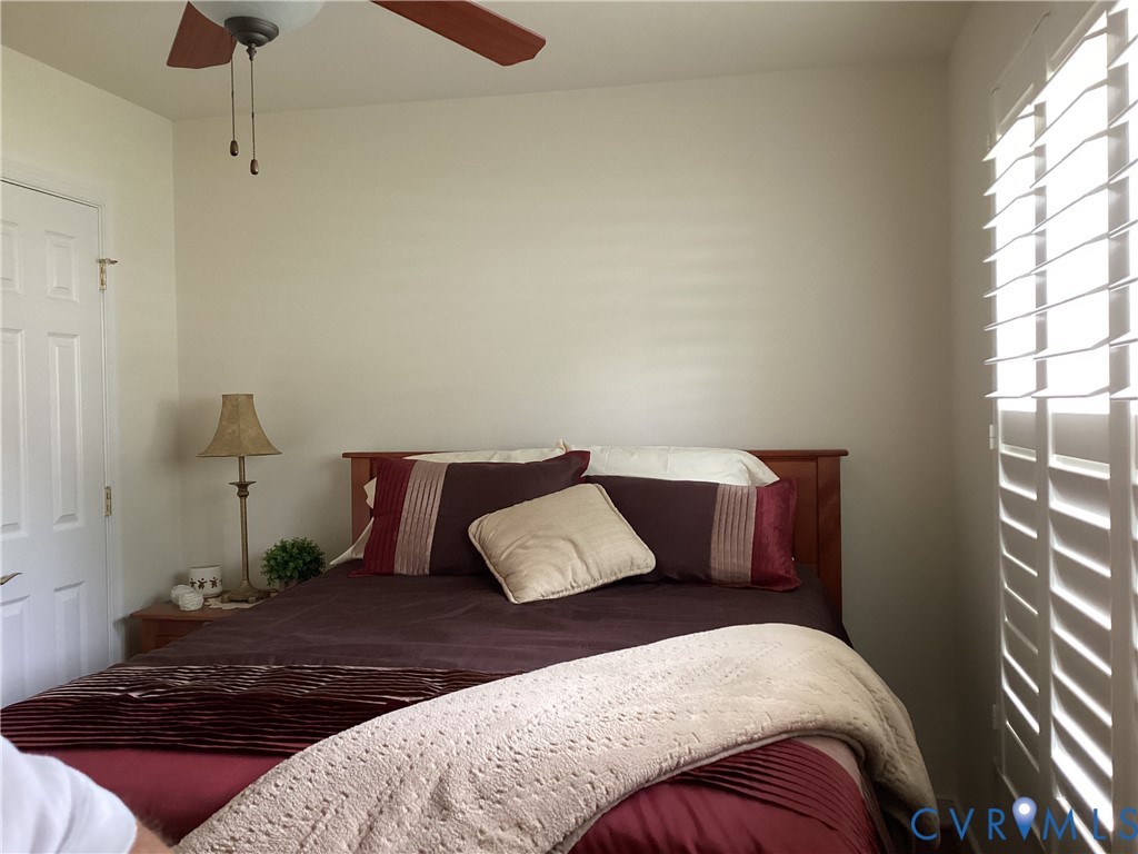 11611 Hillside Road Chester, VA 23831 - Photo 29 of 38 Ceiling fan as well in bedroom 3