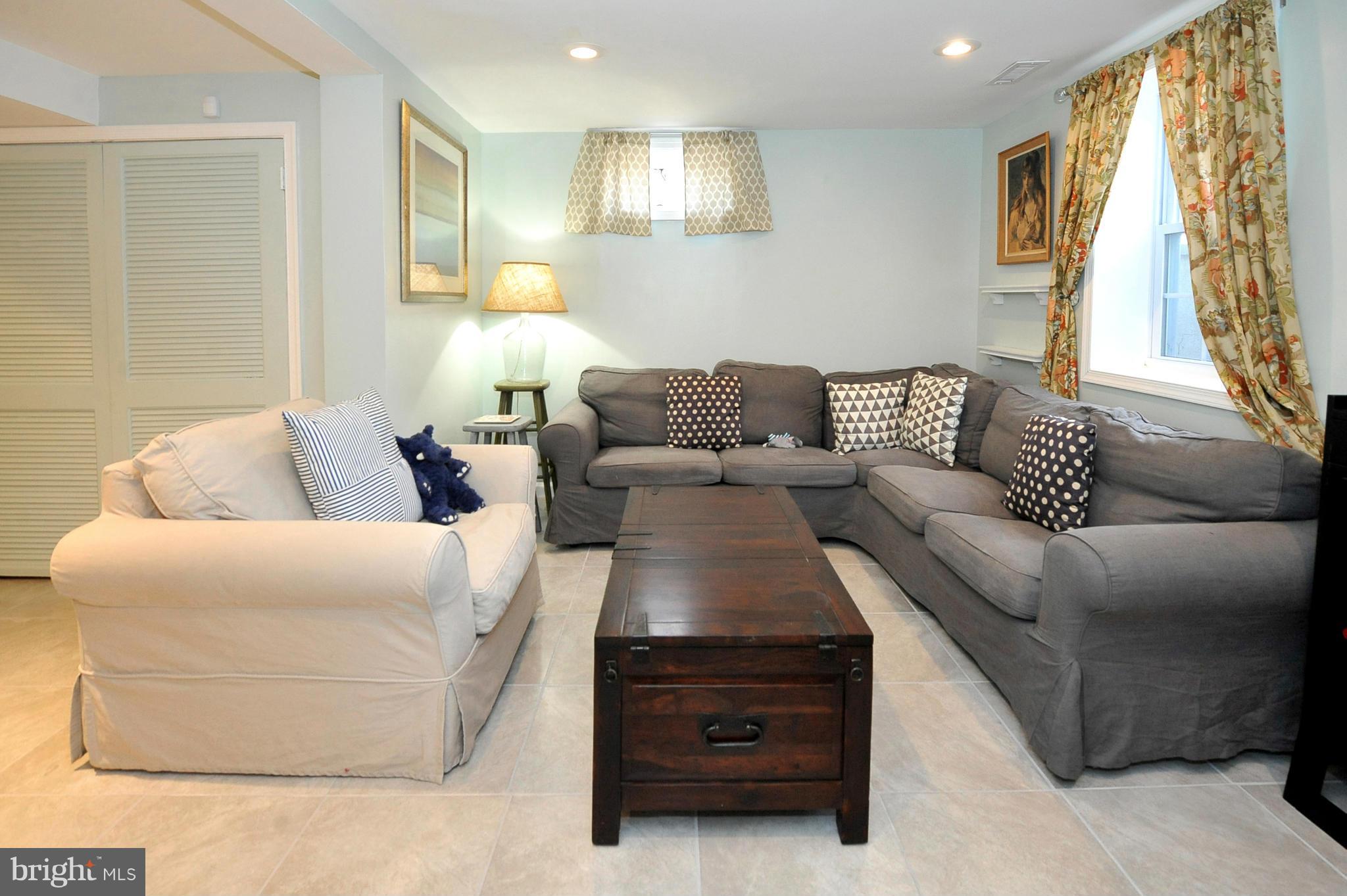 11525 Soward Drive Silver Spring, MD 20902 - Photo 17 of 27 Family Room