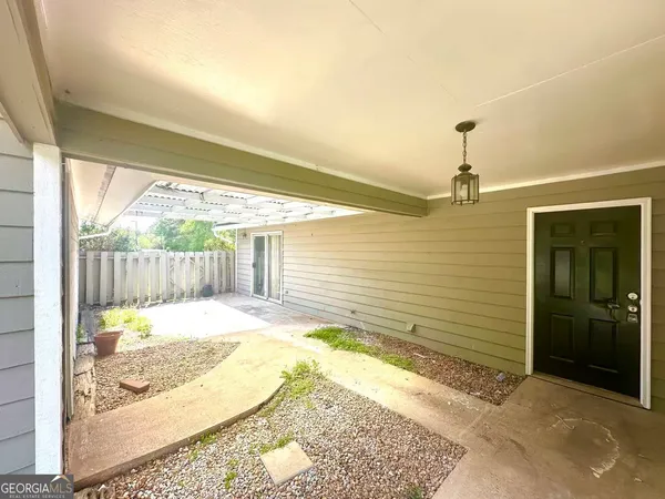 $2,300 | 100 Lakeview Lane, Fayetteville, GA 30214