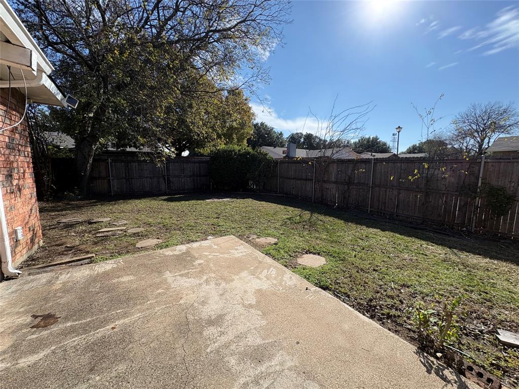 7226 Little Canyon Road Dallas, TX 75249 - Photo 27 of 30 a view of a backyard